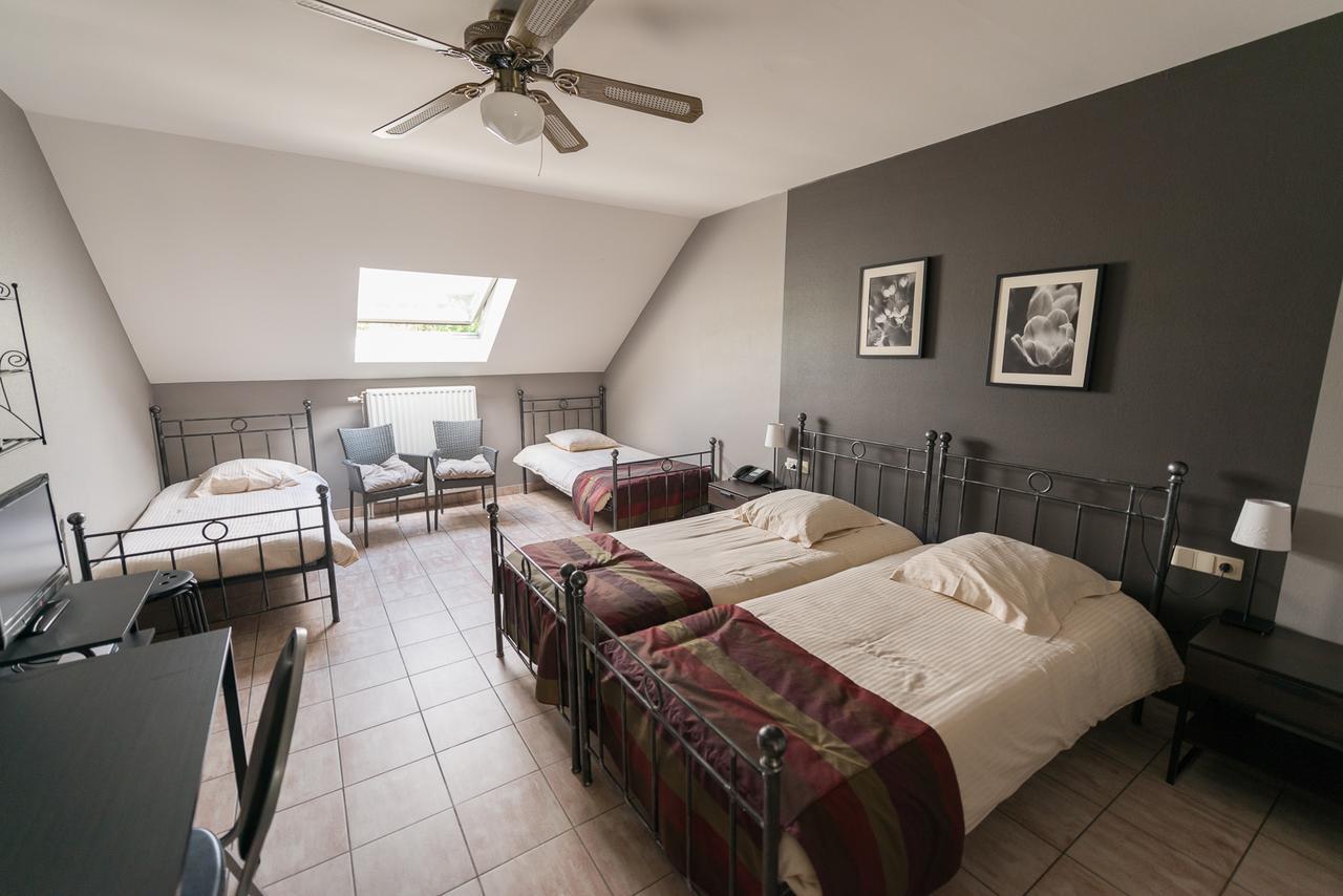 Auberge De La Lesse Celles  Exterior photo