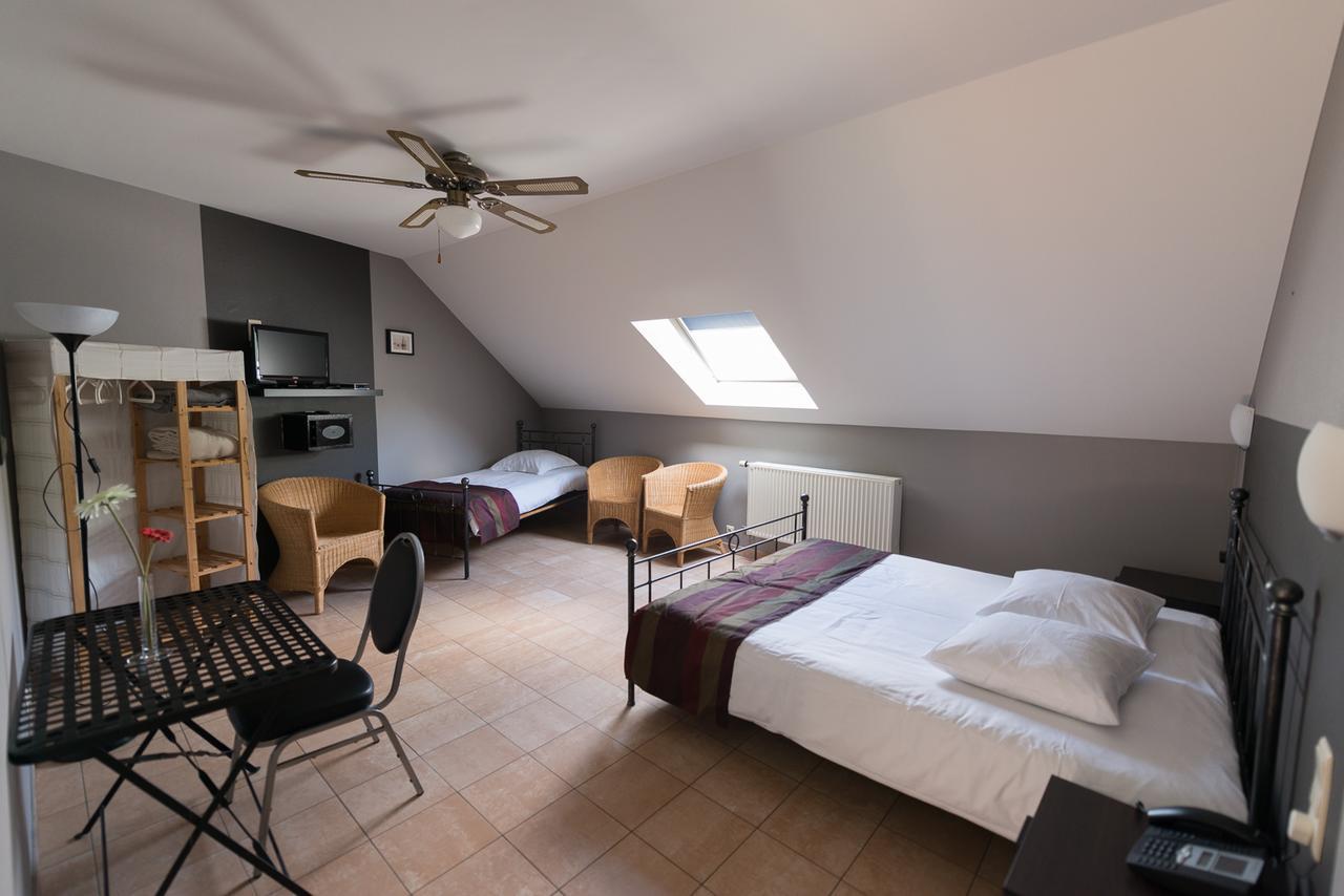 Auberge De La Lesse Celles  Exterior photo